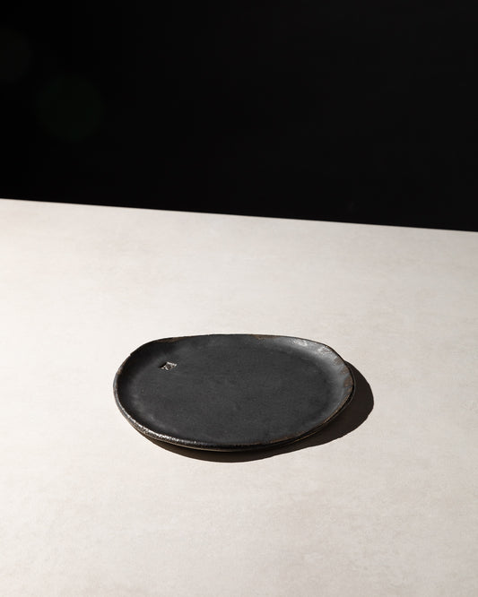 Teller "M", schwarz